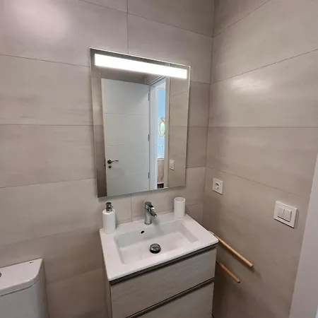 Puerta De Comillas Apartment